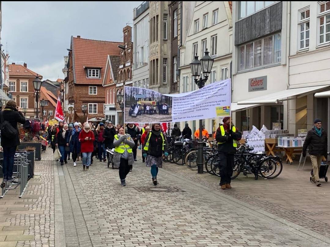 Circa 150 Demonstranten auf der Straße Lüneburg Aktuell