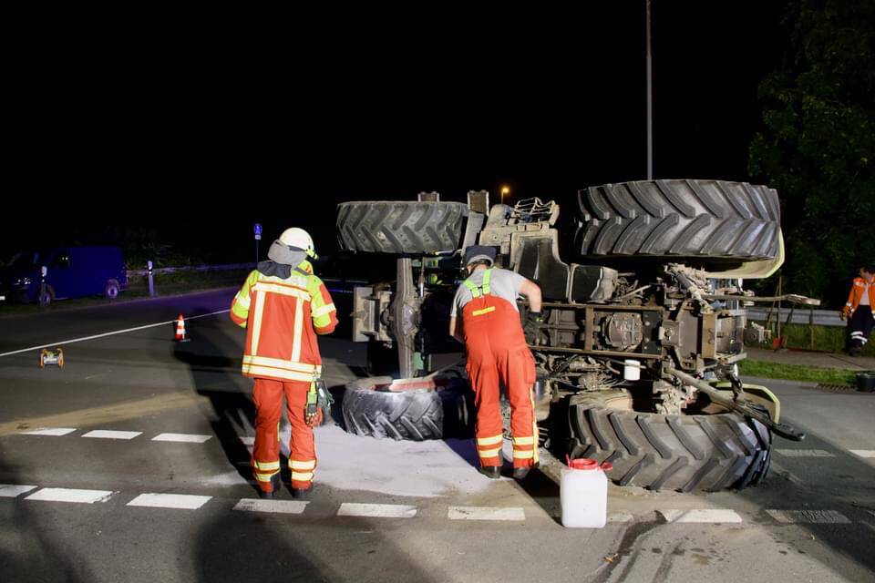 Traktor kippt um Lüneburg Aktuell